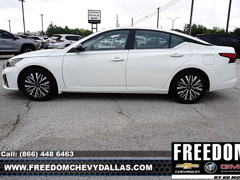 Used 2025 Nissan Altima 2.5 SV FWD image 4