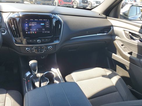 Used 2022 Chevrolet Traverse LT image 18