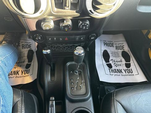 Used 2015 Jeep Wrangler Unlimited Sahara image 15