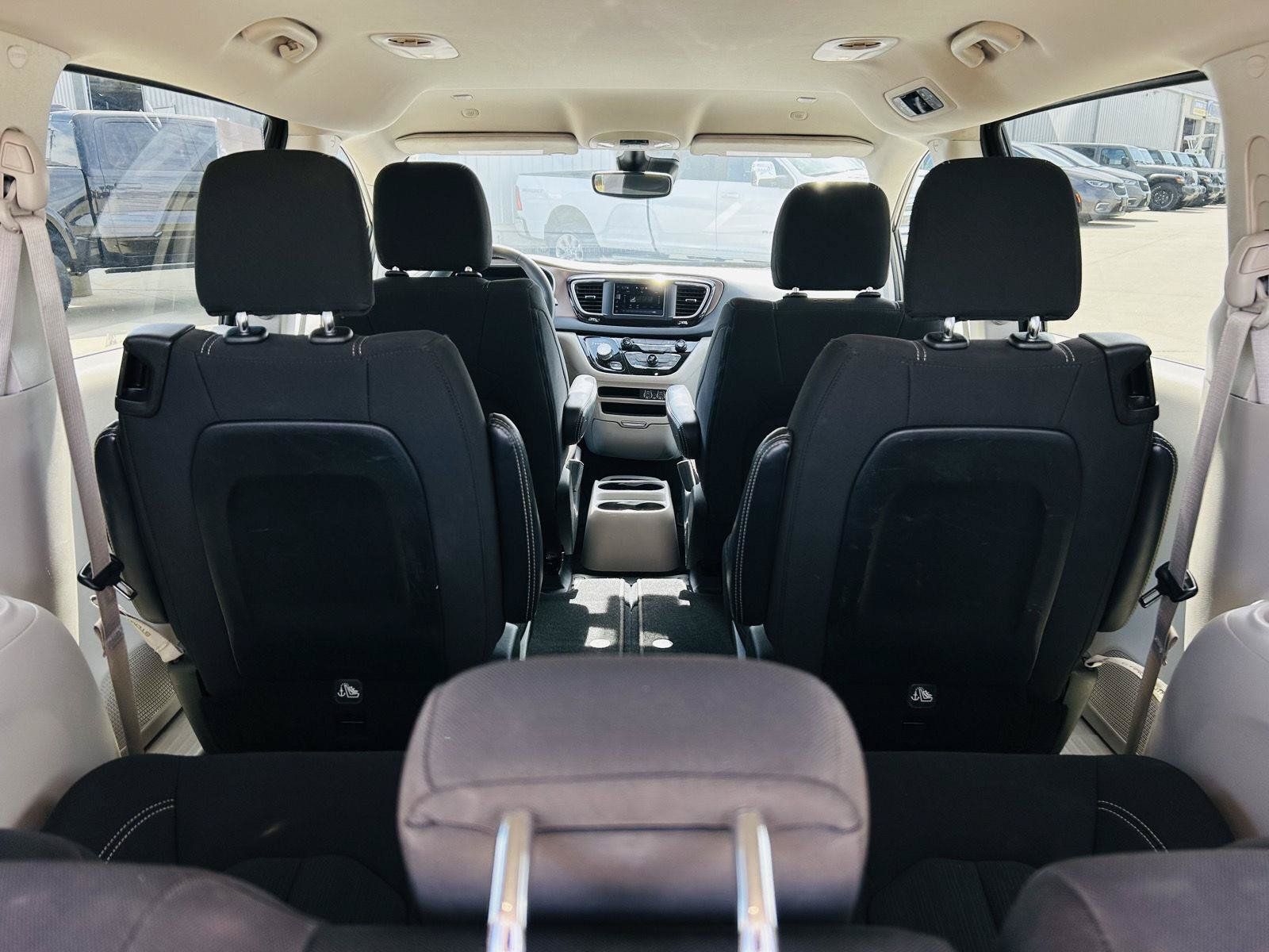 Used 2023 Chrysler Voyager LX FWD image 25