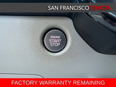 Used 2025 Kia Carnival EX FWD image 26