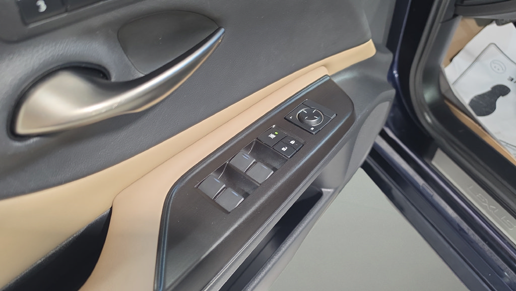 Used 2019 Lexus ES 350 w/ Premium Package FWD image 13