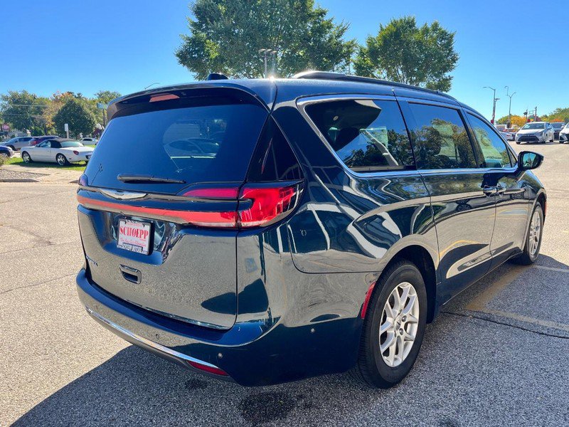 Used 2022 Chrysler Pacifica Touring-L w/ Uconnect Theater Family Group FWD image 5