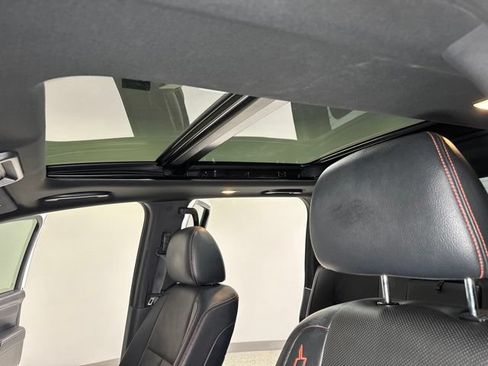 Used 2020 Nissan Titan PRO-4X w/ Pro-4x Convenience Package AWD/4WD image 2