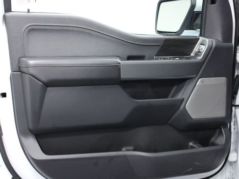 Used 2024 Ford F150 Lightning Lariat image 11