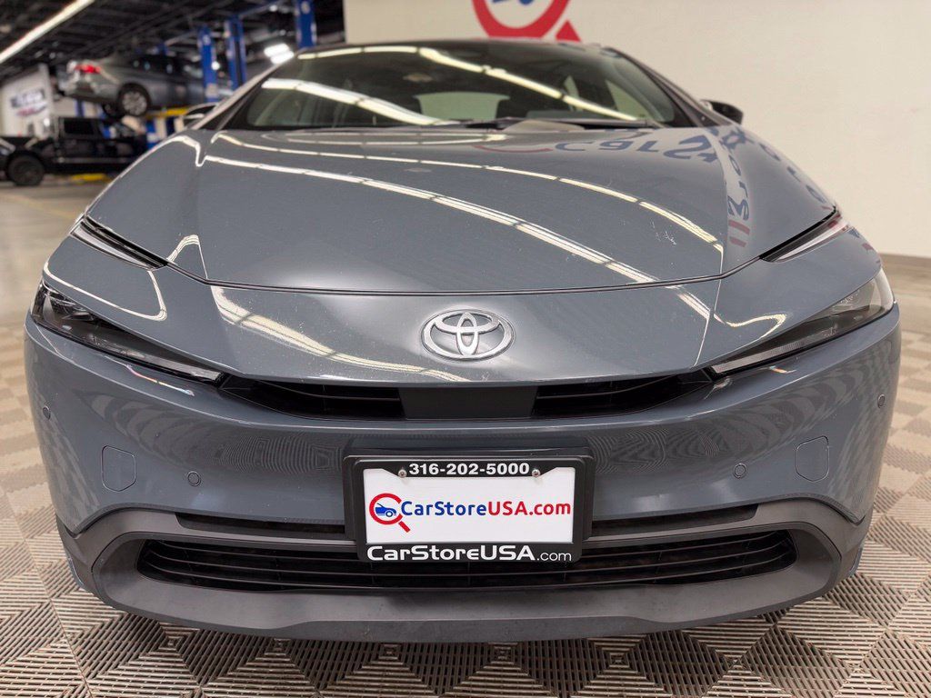 Used 2025 Toyota Prius LE FWD image 2