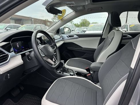 Used 2025 Volkswagen Taos SE w/ Panoramic Sunroof Package AWD/4WD image 15