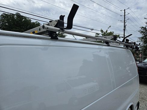 Used 2017 Chevrolet Express 2500 RWD image 48