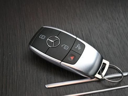 Used 2021 Mercedes-Benz C 300 4MATIC Sedan image 15