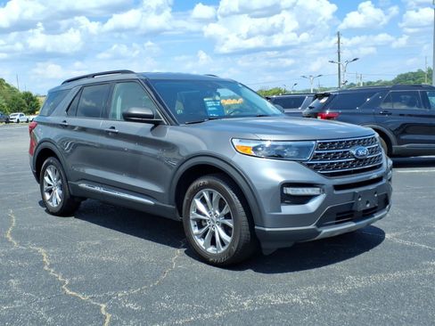 Certified 2024 Ford Explorer XLT w/ Equipment Group 202A AWD/4WD image 2