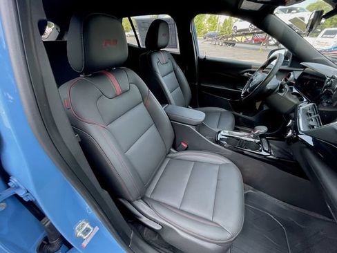 Used 2024 Chevrolet Trax RS w/ Sunroof Package FWD image 27