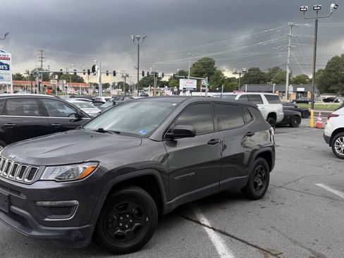 Used 2020 Jeep Compass Sport FWD image 1
