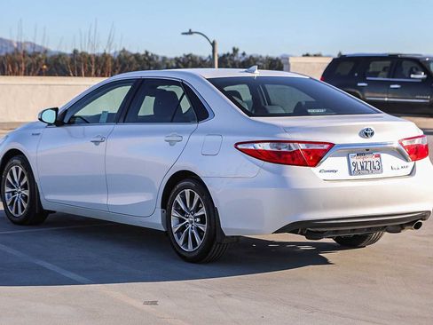 Used 2017 Toyota Camry XLE image 7