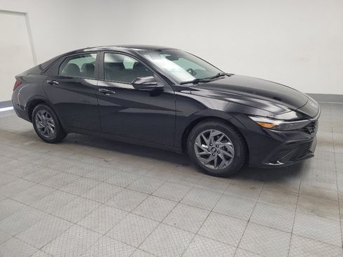 Used 2024 Hyundai Elantra SEL FWD image 11