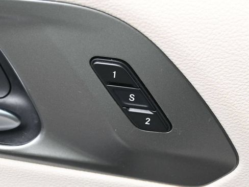 Used 2024 Chrysler Pacifica Touring-L FWD image 15