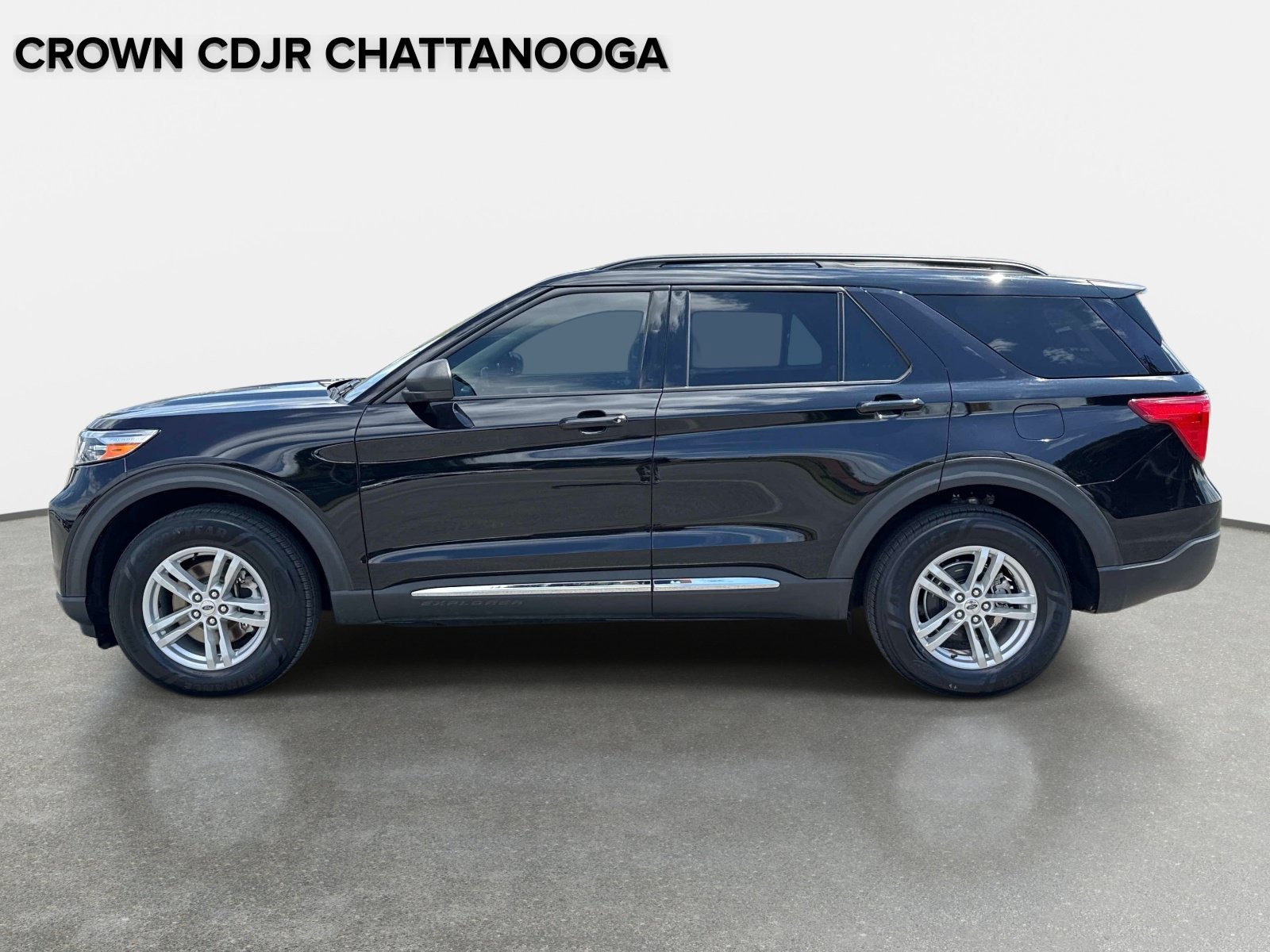 Used 2022 Ford Explorer XLT w/ Equipment Group 202A AWD/4WD image 7