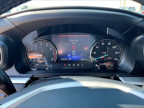 Used 2021 Ford Explorer XLT AWD/4WD image 25