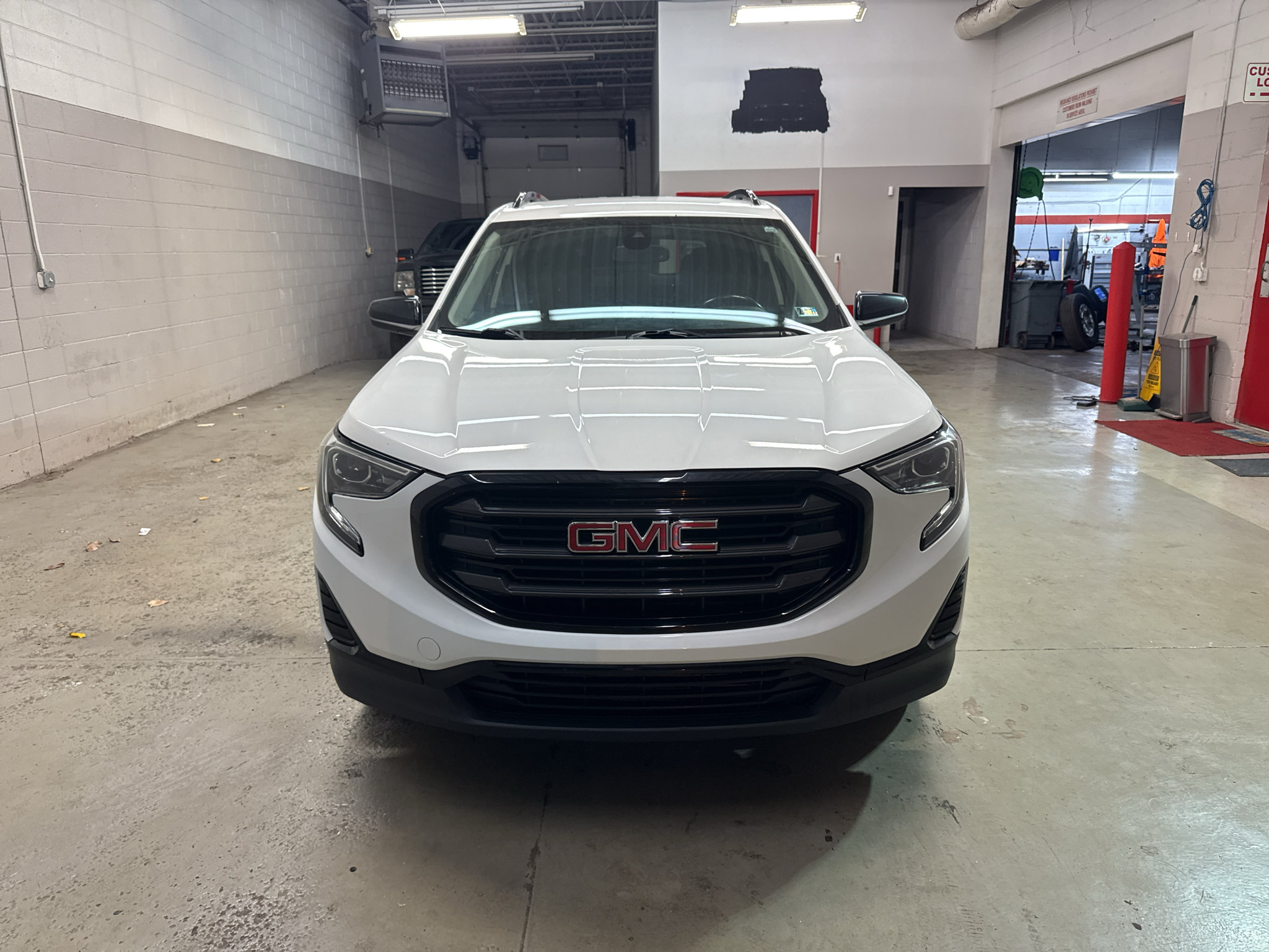 Used 2021 GMC Terrain SLE w/ Driver Convenience Package AWD/4WD image 2