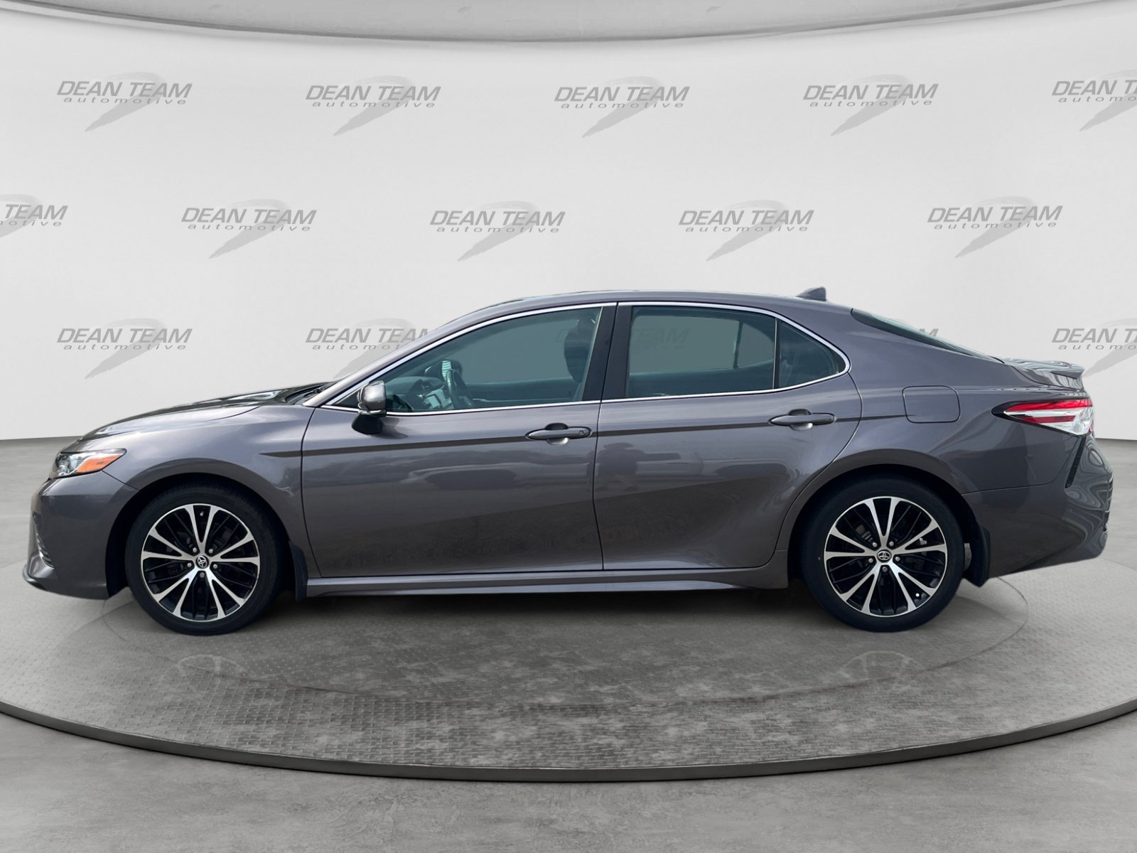 Used 2020 Toyota Camry SE w/ Cold Weather Package AWD/4WD image 4