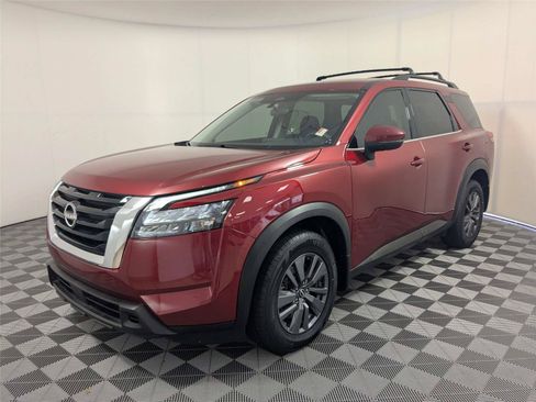 Used 2023 Nissan Pathfinder SV AWD/4WD image 2