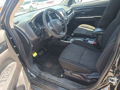 Used 2020 Mitsubishi Outlander ES FWD image 21