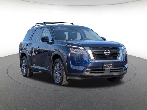 Used 2025 Nissan Pathfinder SV w/ SV Premium Package FWD image 3