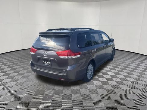 Used 2013 Toyota Sienna XLE AWD/4WD image 8