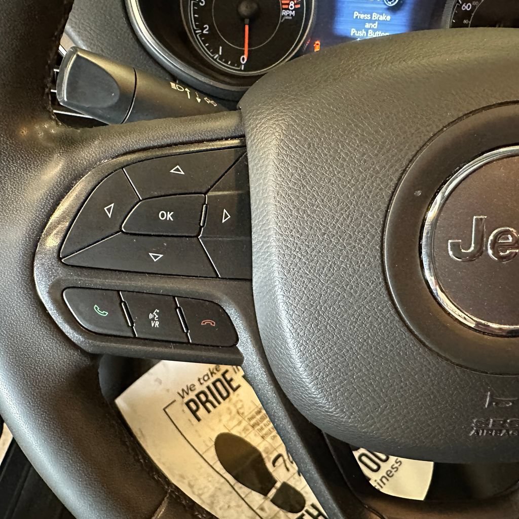 Used 2022 Jeep Cherokee Trailhawk AWD/4WD image 11