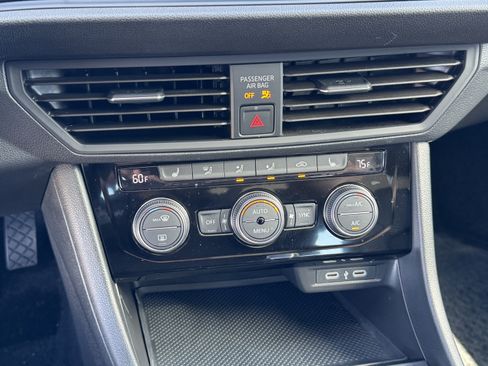 Used 2024 Volkswagen Jetta SE FWD image 24