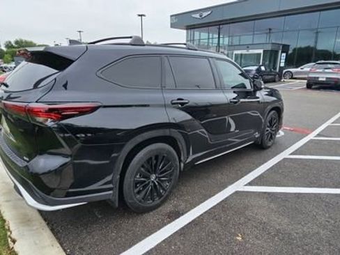 Used 2024 Toyota Highlander XSE FWD image 4
