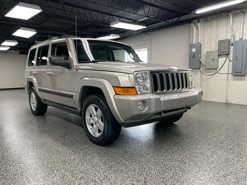 Used 2007 Jeep Commander Sport w/ Skid Plate Group AWD/4WD image 3