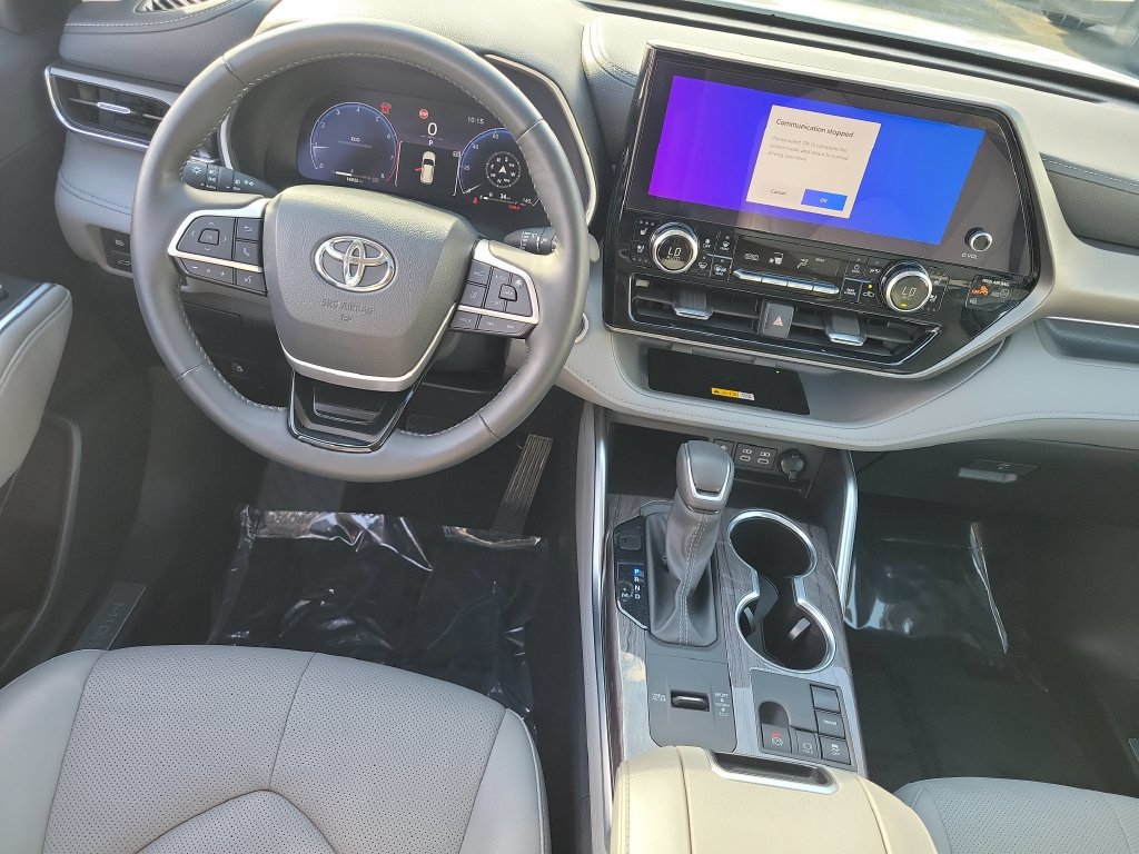 Used 2024 Toyota Highlander Limited FWD image 26