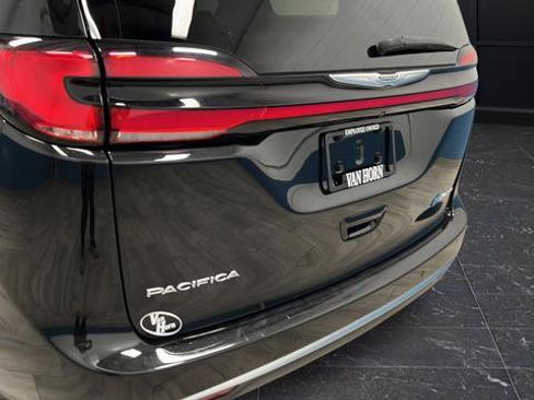 Used 2023 Chrysler Pacifica Pinnacle FWD image 43