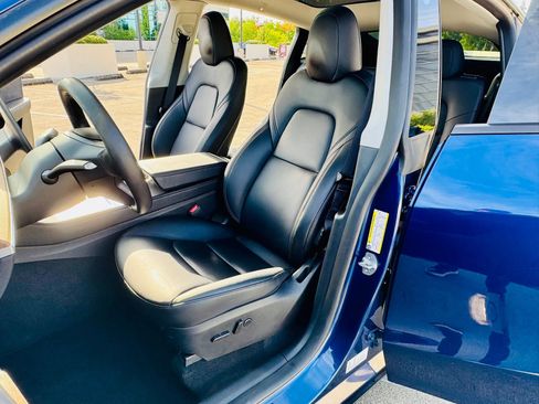 Used 2023 Tesla Model Y 2WD image 23