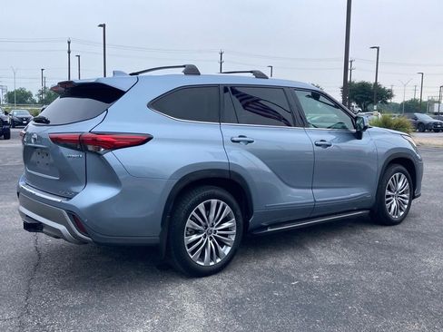 Used 2023 Toyota Highlander Platinum AWD/4WD image 5