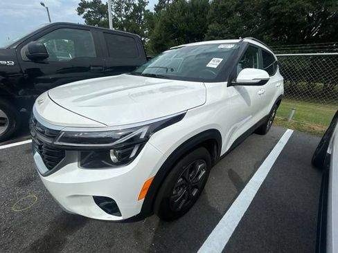 Used 2024 Kia Seltos S AWD/4WD image 3