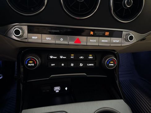 Used 2022 Kia Stinger GT2 image 36