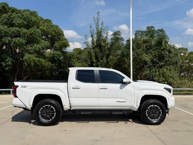 Used 2024 Toyota Tacoma TRD Sport AWD/4WD image 4