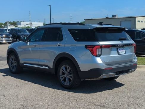 Used 2025 Ford Explorer Active w/ Active Comfort Package AWD/4WD image 5