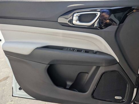 New 2025 Jeep Compass Limited w/ Sun & Sound Group image 7