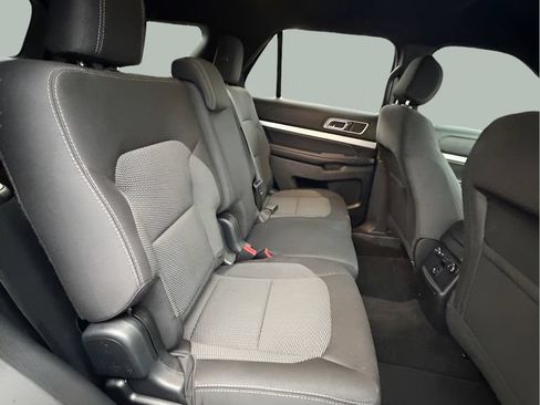 Used 2017 Ford Explorer XLT w/ Equipment Group 201A AWD/4WD image 17