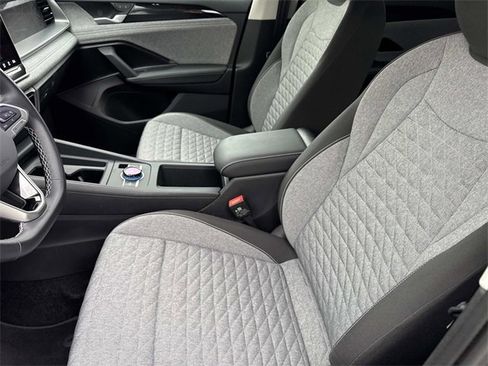 Used 2025 Volkswagen Tiguan S image 18