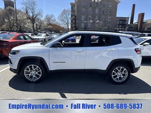 Used 2023 Jeep Compass Latitude w/ Sun and Sound Group AWD/4WD image 11