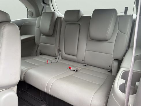Used 2014 Honda Odyssey Touring Elite image 27