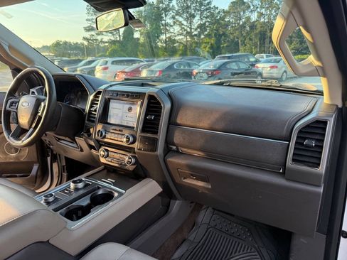 Used 2018 Ford Expedition XLT w/ Equipment Group 202A AWD/4WD image 30