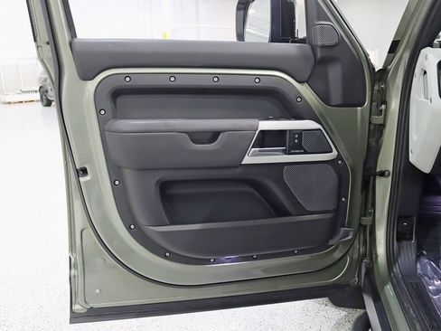 Used 2020 Land Rover Defender 110 SE image 37