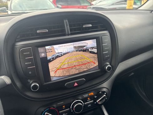 Used 2025 Kia Soul LX w/ LX Technology Package image 17