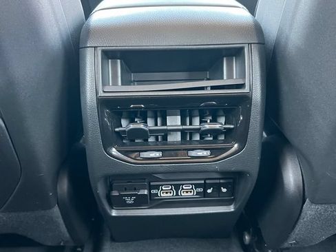 Used 2023 Jeep Grand Cherokee Limited AWD/4WD image 37