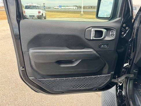 Used 2020 Jeep Wrangler Unlimited Sahara image 11