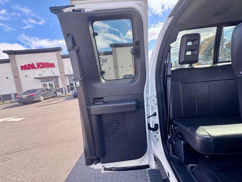 Used 2011 Ford F250 Lariat w/ Chrome Pkg image 32